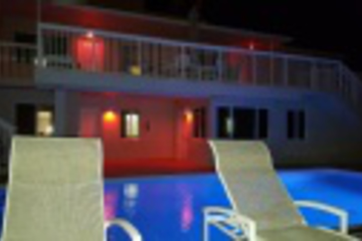 Pool 208 of 695