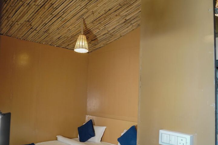 Room 11 of 37