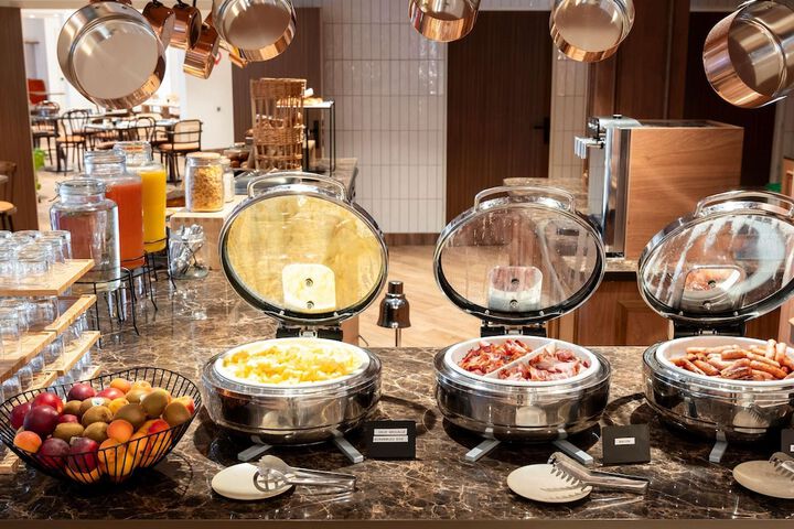 Breakfast/Coffee Service 26 of 39
