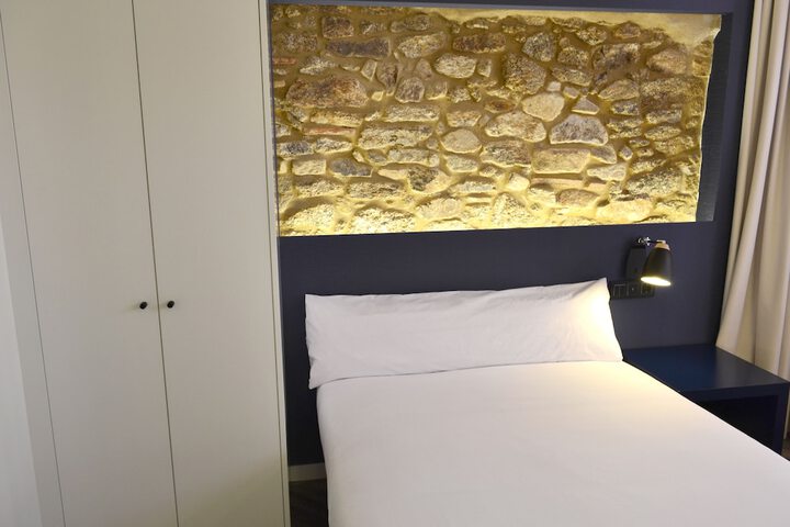Room 12 of 33