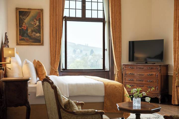 Room 27 of 82
