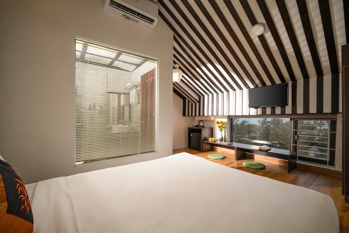 Room 9 of 26