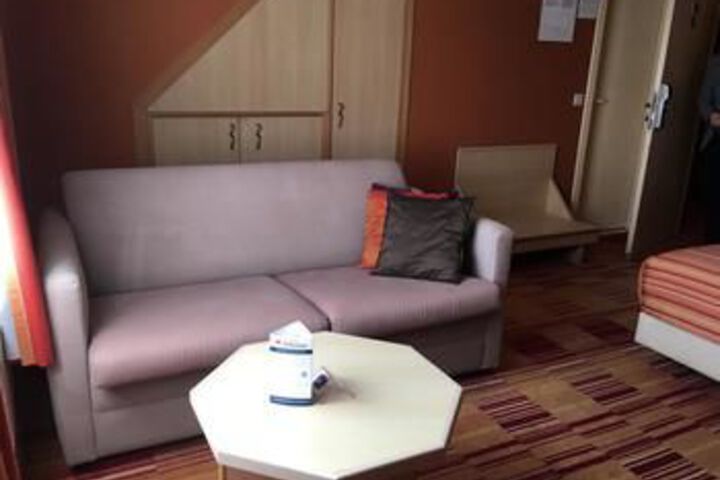 Room 32 of 39