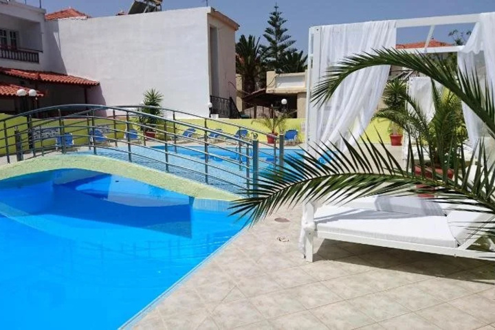 Pool 11 of 21