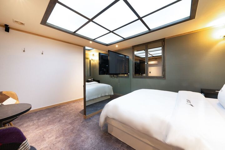 Room 84 of 121