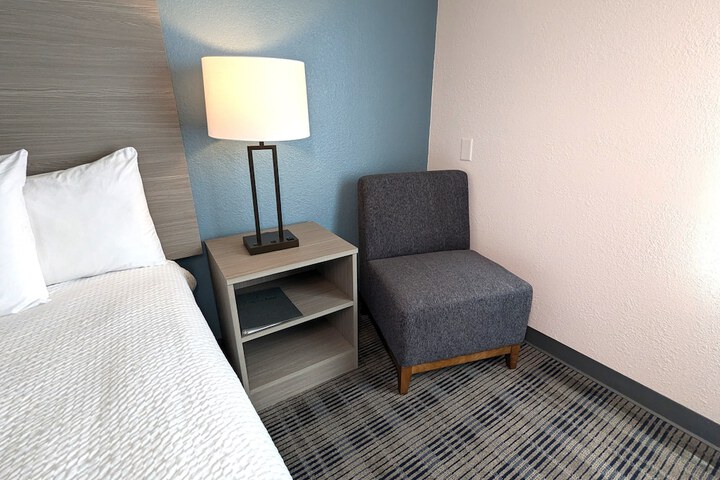 1 King Bed (2 of 6)