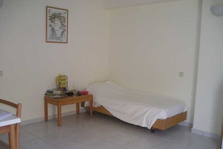 Room 7 of 8