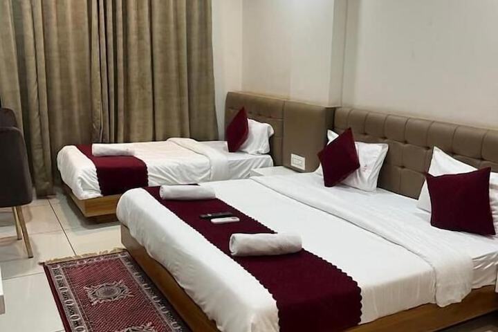 Room 2 of 43