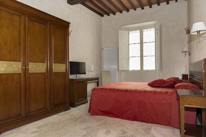 Room 4 of 41