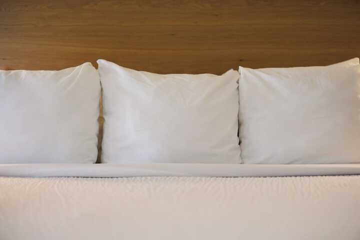 1 King Bed (3 of 20)