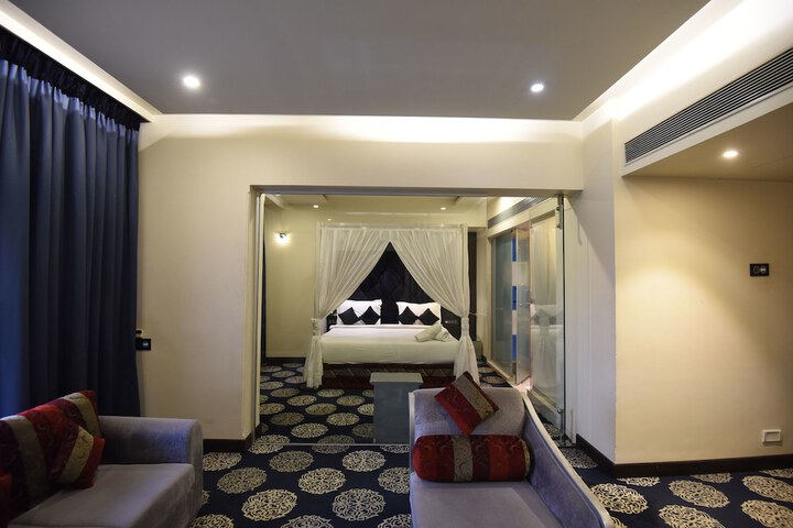 Room 15 of 60