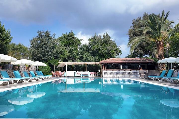 Pool Hotel