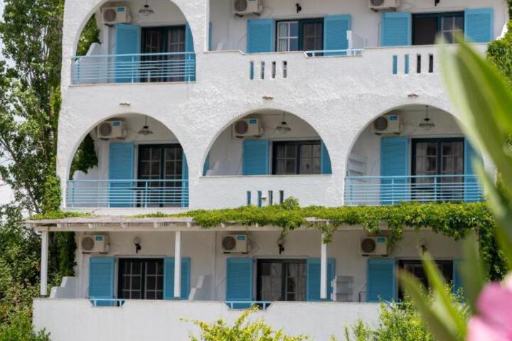 Astri Hotel