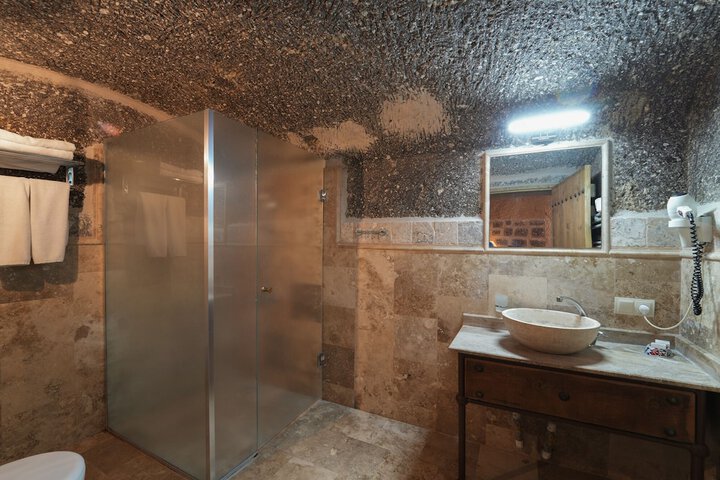 Room 8 of 180