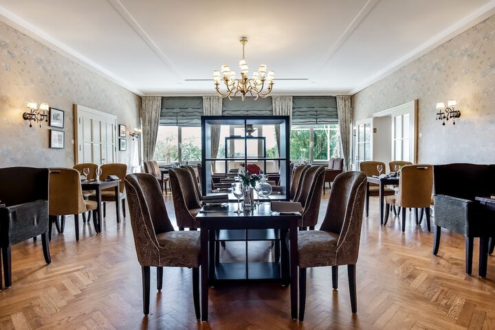 Dining 60 of 83
