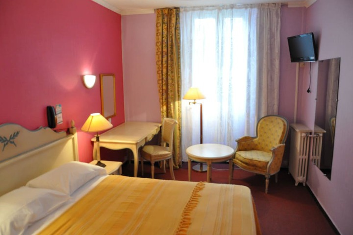 Room 7 of 40