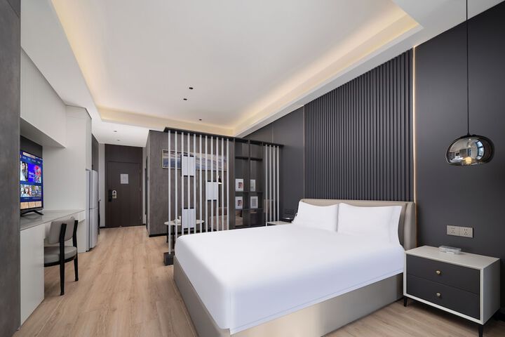 Room 26 of 92
