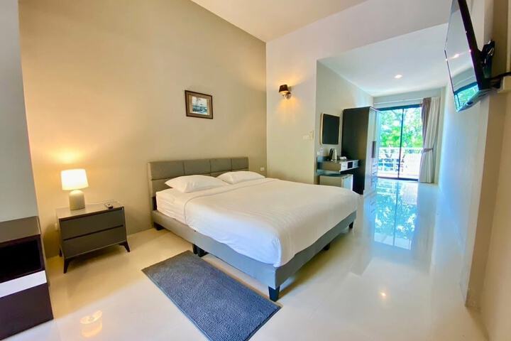 Room 8 of 34