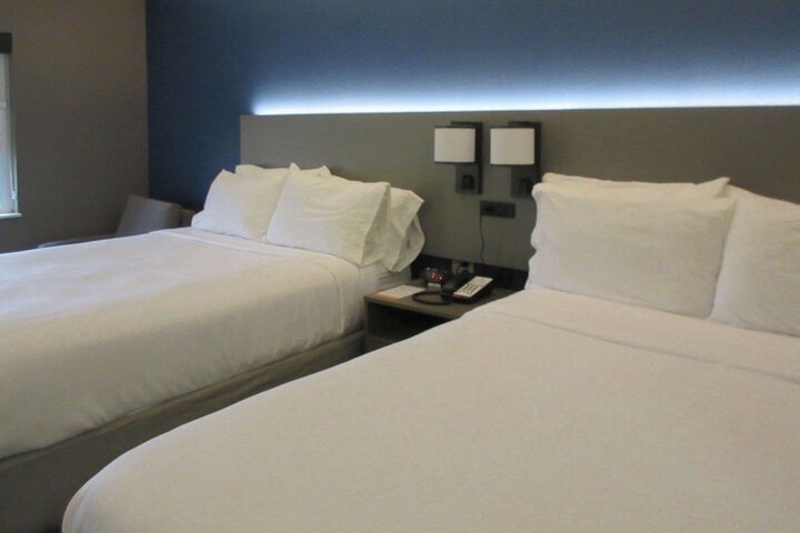 Room 10 of 18