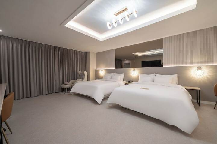 Room 10 of 43