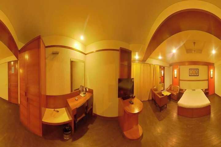 Room 26 of 38