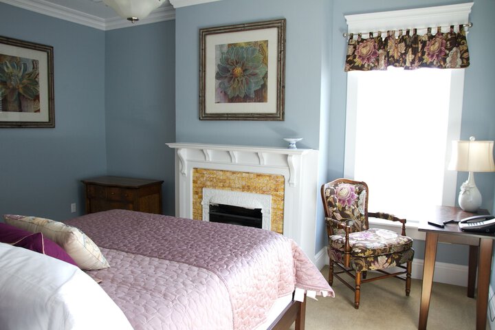 Room 4 of 33