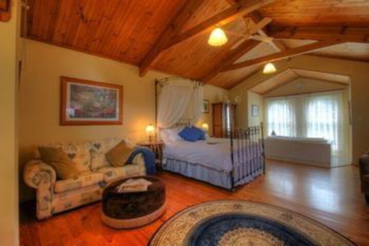 Room 5 of 12