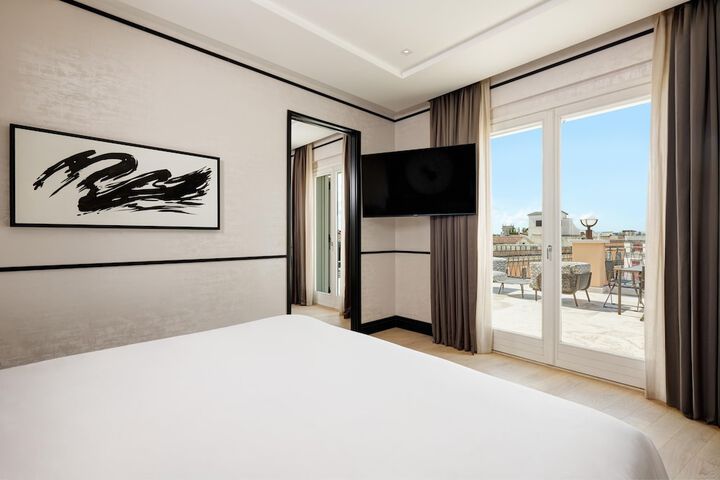 Room 33 of 49