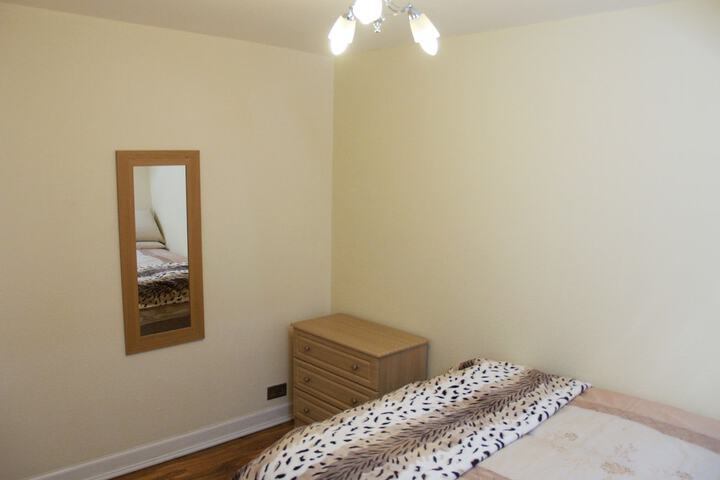 Room 6 of 27