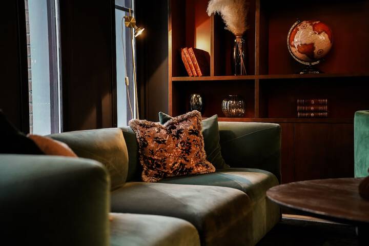 Entrance & Lobby