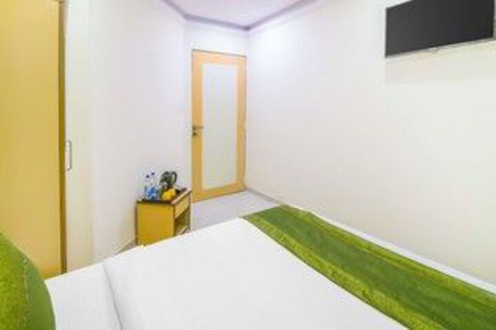 Room 7 of 31