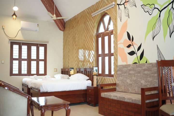 Room 8 of 34
