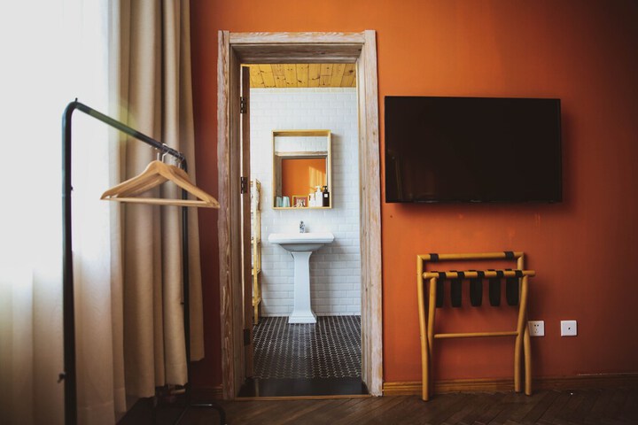 Room 16 of 29