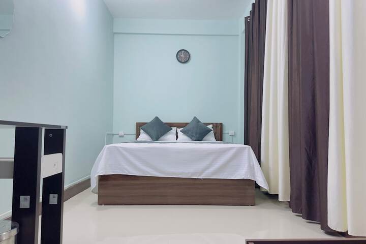 Room 2 of 5
