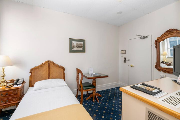 Room 30 of 79
