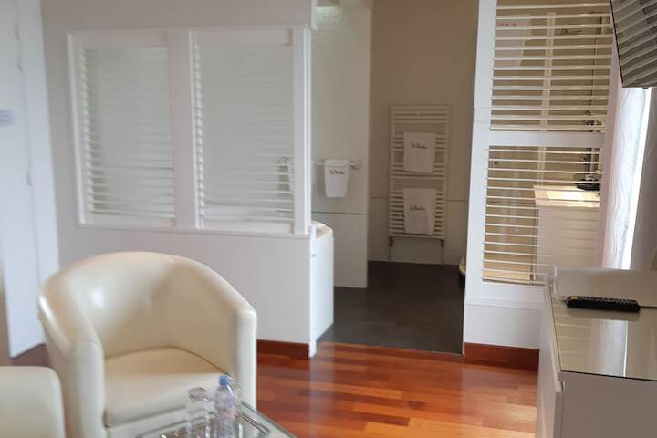 Room 5 of 42