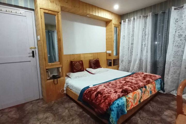 Room 3 of 35