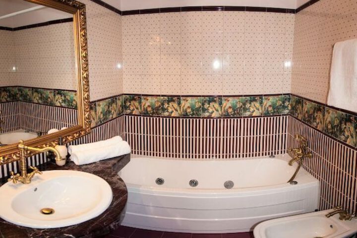 Room 16 of 25