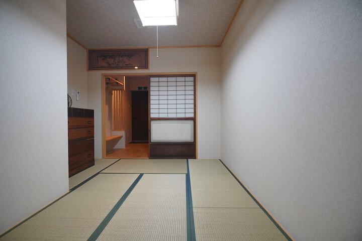 Room 16 of 96