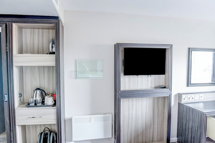 Room 7 of 41