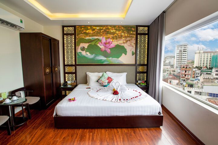 Room 9 of 33
