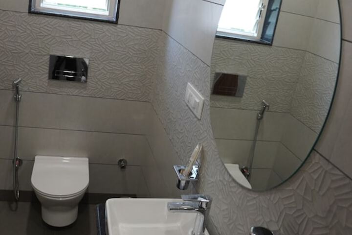 Room 11 of 14