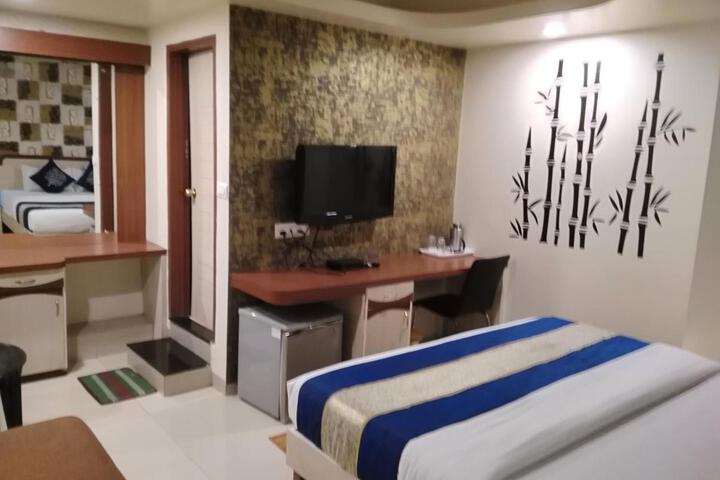 Room 3 of 7