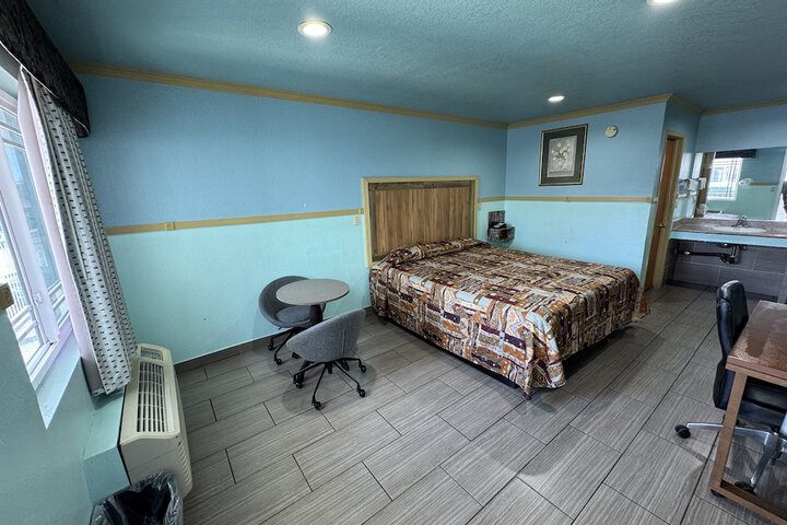 Room 2 of 25