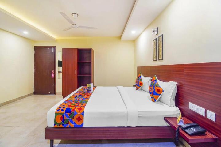 Hotel Vamika Residency