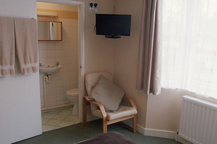 Room 6 of 31