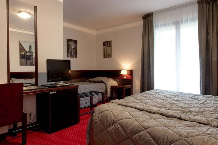 Room 9 of 29