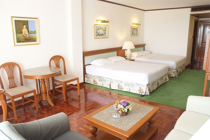 Room 5 of 49