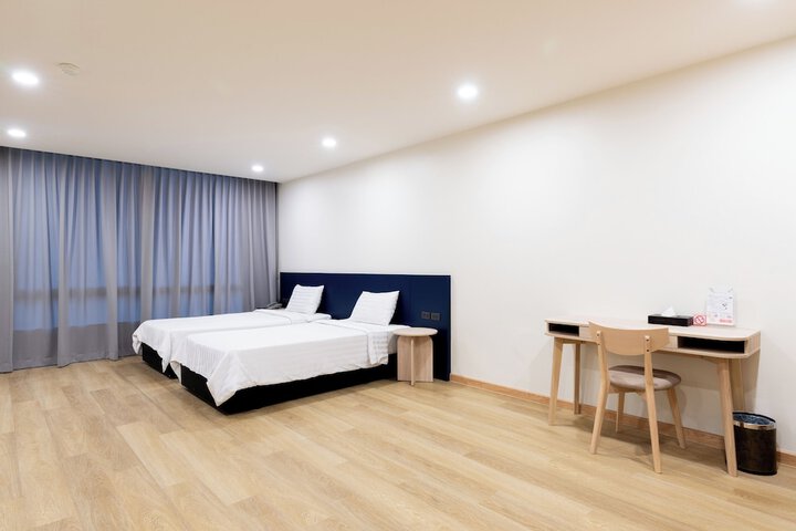 Room 25 of 64
