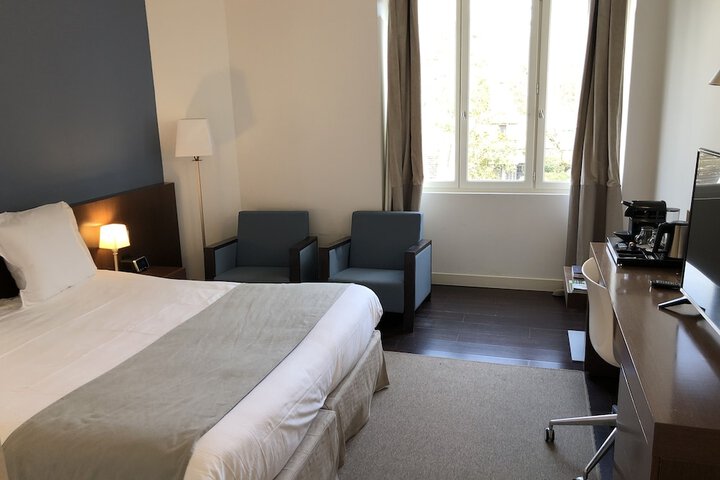 Room 2 of 49